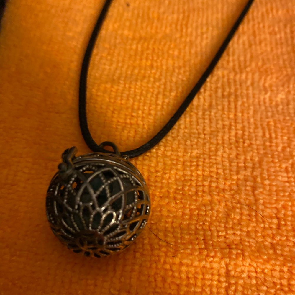 Elegant Silver Pendant Necklace